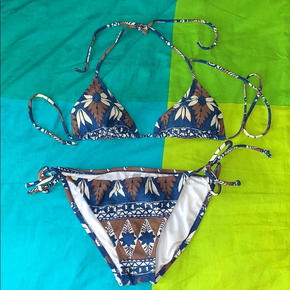 Pattern blue Quiksilver string bikini